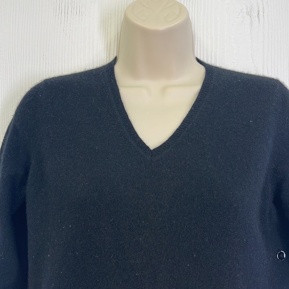Nordstrom Collection - 100 % Cashmere Black V Neck Buttons Side Sweater SZ XS - Picture 4 of 11